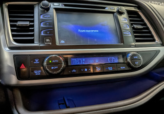 Подержанный автомобиль Toyota Highlander 2018 года (25 фото)
