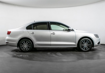 Подержанный автомобиль Volkswagen Jetta Sedan 2012 года (4 фото)