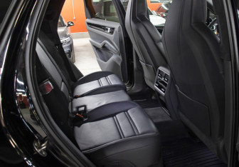 Подержанный автомобиль Porsche Cayenne 2020 года (13 фото)