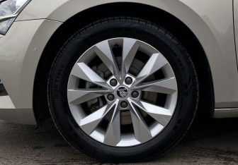 Подержанный автомобиль Skoda Superb Liftback 2019 года (9 фото)