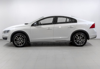 Подержанный автомобиль Volvo S60 Cross Country 2018 года (8 фото)