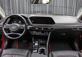 Подержанный автомобиль Hyundai Sonata 2019 года (14 фото)