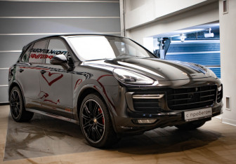 Подержанный автомобиль Porsche Cayenne 2015 года (3 фото)