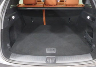 Подержанный автомобиль LiXiang L6 2024 года (25 фото)