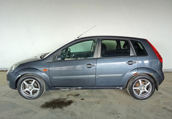 Подержанный автомобиль Ford Fiesta Hatchback 2008 года (8 фото)