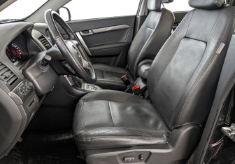 Подержанный автомобиль Chevrolet Captiva 2011 года (20 фото)