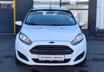 Подержанный автомобиль Ford Fiesta Sedan 2015 года (2 фото)
