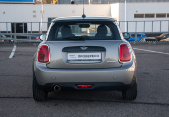 Подержанный автомобиль MINI Hatch 2020 года (6 фото)
