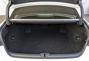 Подержанный автомобиль Lexus ES 2023 года (19 фото)