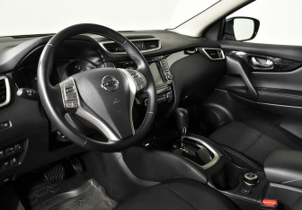 Подержанный автомобиль Nissan Qashqai 2015 года (10 фото)