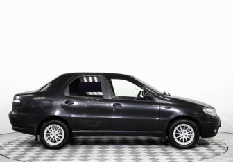 Подержанный автомобиль Fiat Albea 2010 года (4 фото)