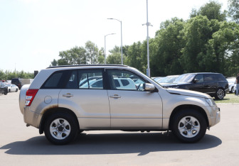 Подержанный автомобиль Suzuki Grand Vitara 2011 года (4 фото)