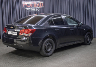 Подержанный автомобиль Chevrolet Cruze Sedan 2011 года (5 фото)