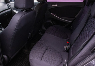 Подержанный автомобиль Hyundai Solaris Hatchback 2015 года (11 фото)