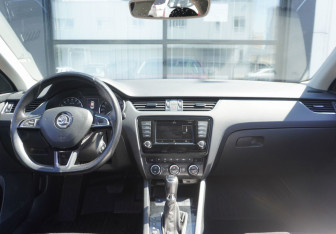 Подержанный автомобиль Skoda Octavia Liftback 2016 года (12 фото)