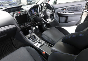 Подержанный автомобиль Subaru Levorg 2015 года (16 фото)