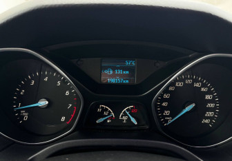Подержанный автомобиль Ford Focus Hatchback 2013 года (12 фото)