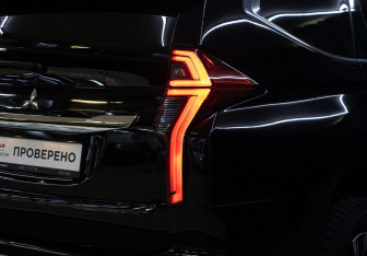 Подержанный автомобиль Mitsubishi Montero Sport 2023 года (25 фото)