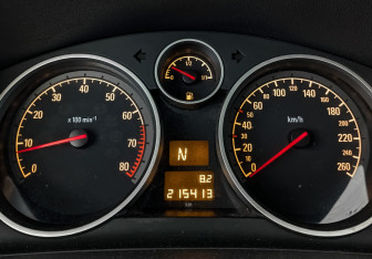 Подержанный автомобиль Opel Zafira Compactvan 2012 года (16 фото)