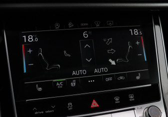 Подержанный автомобиль Audi Q8 2021 года (25 фото)