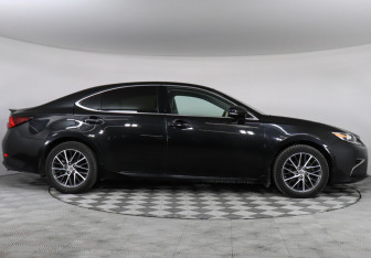 Подержанный автомобиль Lexus ES 2015 года (4 фото)
