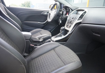 Подержанный автомобиль Opel Astra Hatchback 2012 года (11 фото)