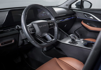 Подержанный автомобиль Omoda C5 2022 года (14 фото)