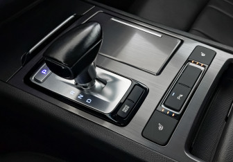 Подержанный автомобиль Genesis G70 2018 года (28 фото)