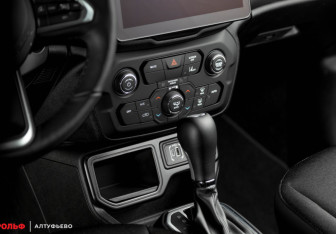 Новый Jeep Renegade 2025 (8 фото)