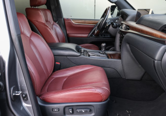 Подержанный автомобиль Lexus LX 2019 года (10 фото)