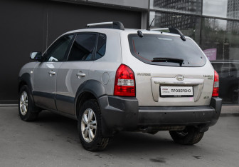 Подержанный автомобиль Hyundai Tucson 2008 года (6 фото)