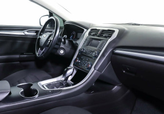 Подержанный автомобиль Ford Mondeo Sedan 2018 года (7 фото)