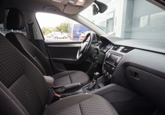 Подержанный автомобиль Skoda Octavia Liftback 2017 года (10 фото)