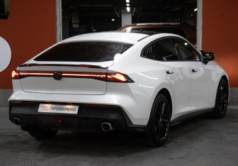 Подержанный автомобиль Changan UNI-V 2023 года (5 фото)