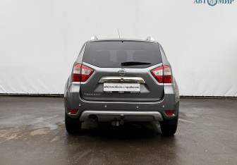 Подержанный автомобиль Nissan Terrano 2014 года (6 фото)