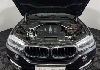 Подержанный автомобиль BMW X5 2015 года (10 фото)