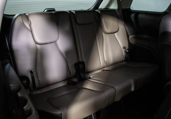 Подержанный автомобиль Kia Carnival 2024 года (9 фото)