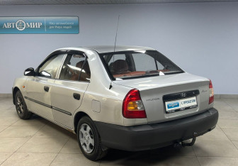 Подержанный автомобиль Hyundai Accent Sedan 2005 года (7 фото)