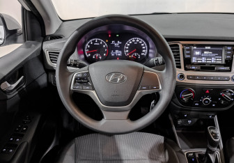Подержанный автомобиль Hyundai Solaris Sedan 2022 года (22 фото)