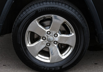 Подержанный автомобиль Jeep Grand Cherokee 2010 года (23 фото)