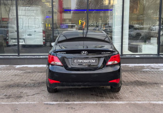 Подержанный автомобиль Hyundai Solaris Sedan 2015 года (7 фото)