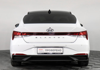 Подержанный автомобиль Hyundai Elantra Sedan 2021 года (6 фото)