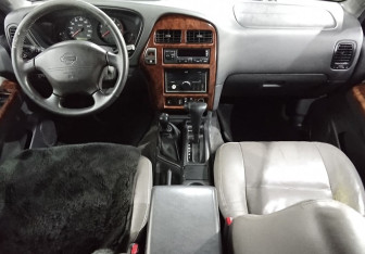 Подержанный автомобиль Nissan Pathfinder 1998 года (10 фото)