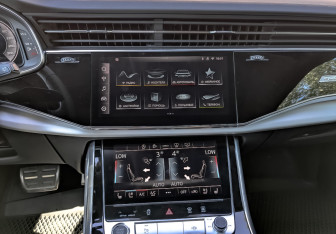 Подержанный автомобиль Audi Q8 2024 года (16 фото)