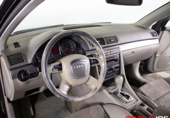 Подержанный автомобиль Audi A4 Sedan 2005 года (12 фото)