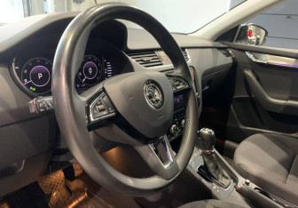 Подержанный автомобиль Skoda Octavia Liftback 2020 года (13 фото)