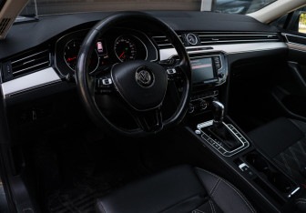 Подержанный автомобиль Volkswagen Passat Wagon 2016 года (13 фото)