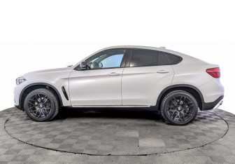Подержанный автомобиль BMW X6 2016 года (8 фото)