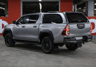Подержанный автомобиль Toyota Hilux 2020 года (7 фото)