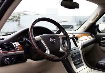 Подержанный автомобиль Cadillac Escalade Suv 2010 года (9 фото)